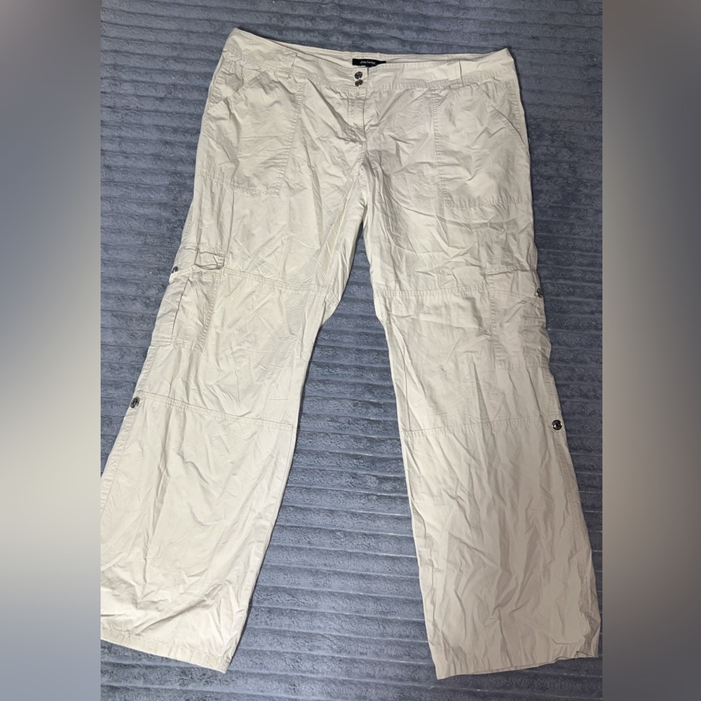 Daisy Fuentes Men's Light Tan Cargo Pants